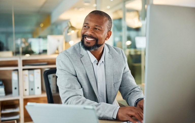 Global HR manager researching work visas in Panama