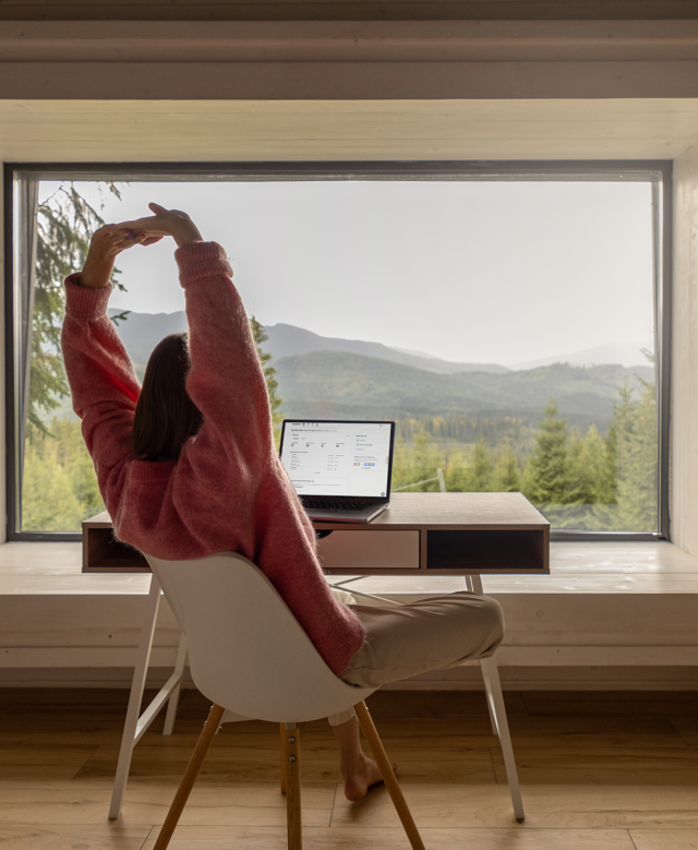 Home page hero Woman Laptop