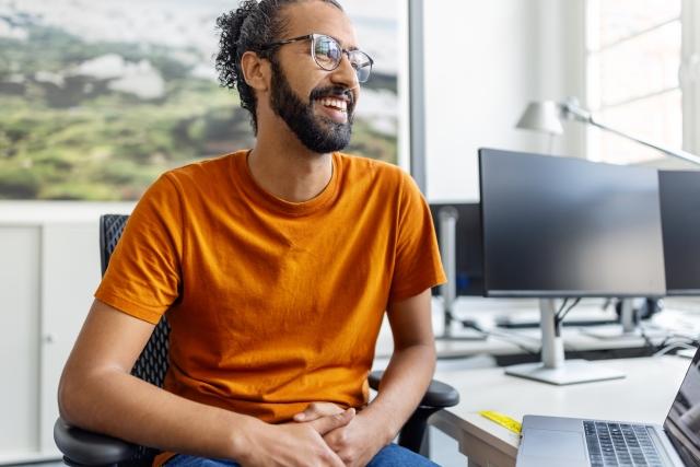 Global HR manager reading about getting work visas in Finland