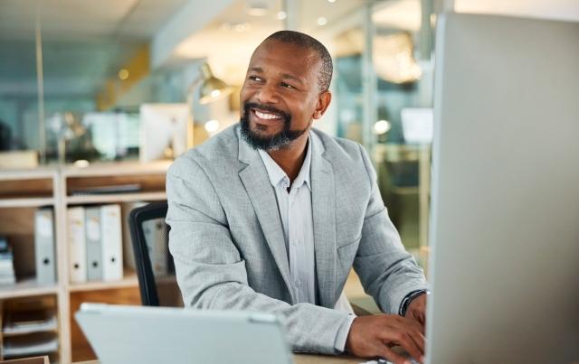 Global HR manager researching work visas in Panama